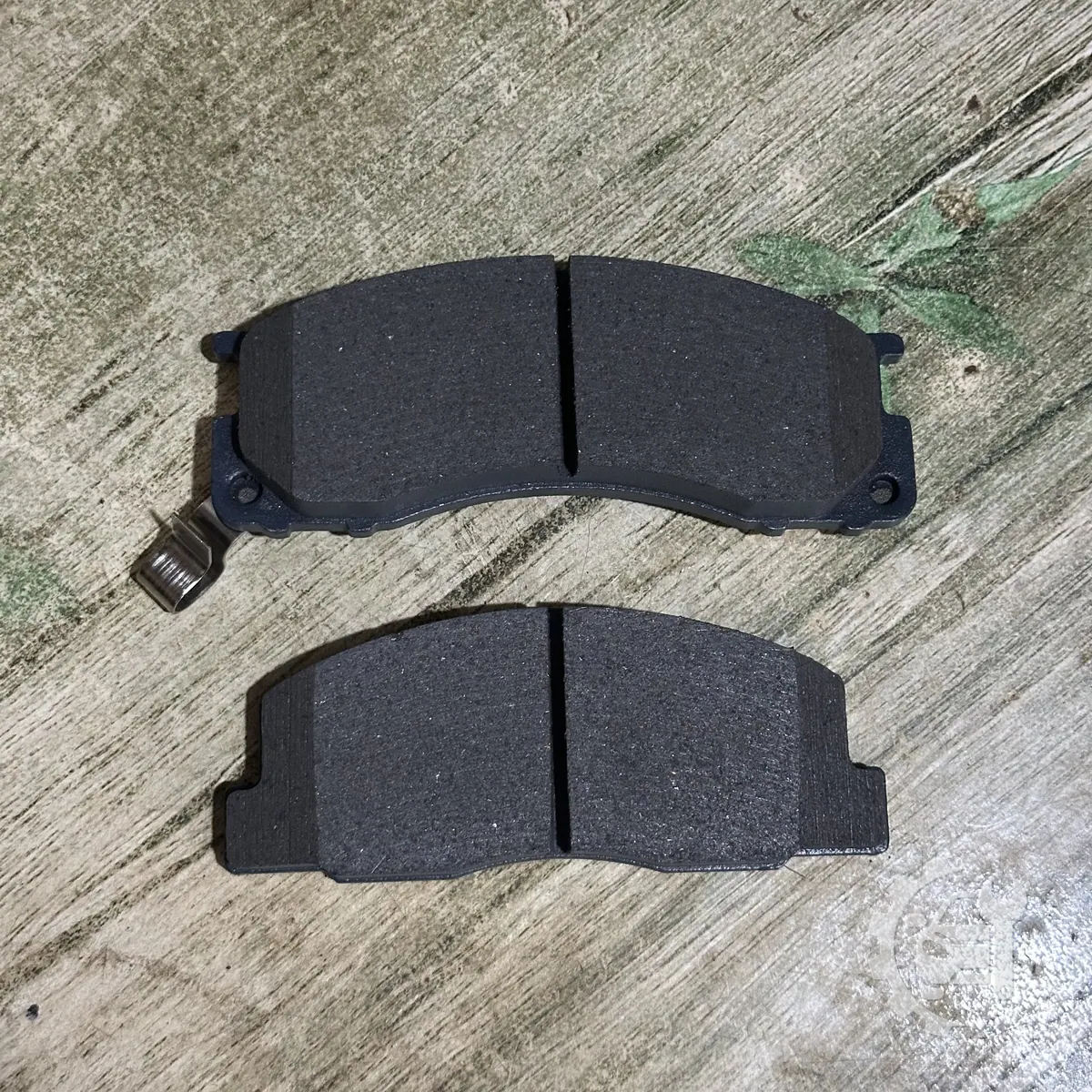 Front Brake pads Noah 1999 — image 1