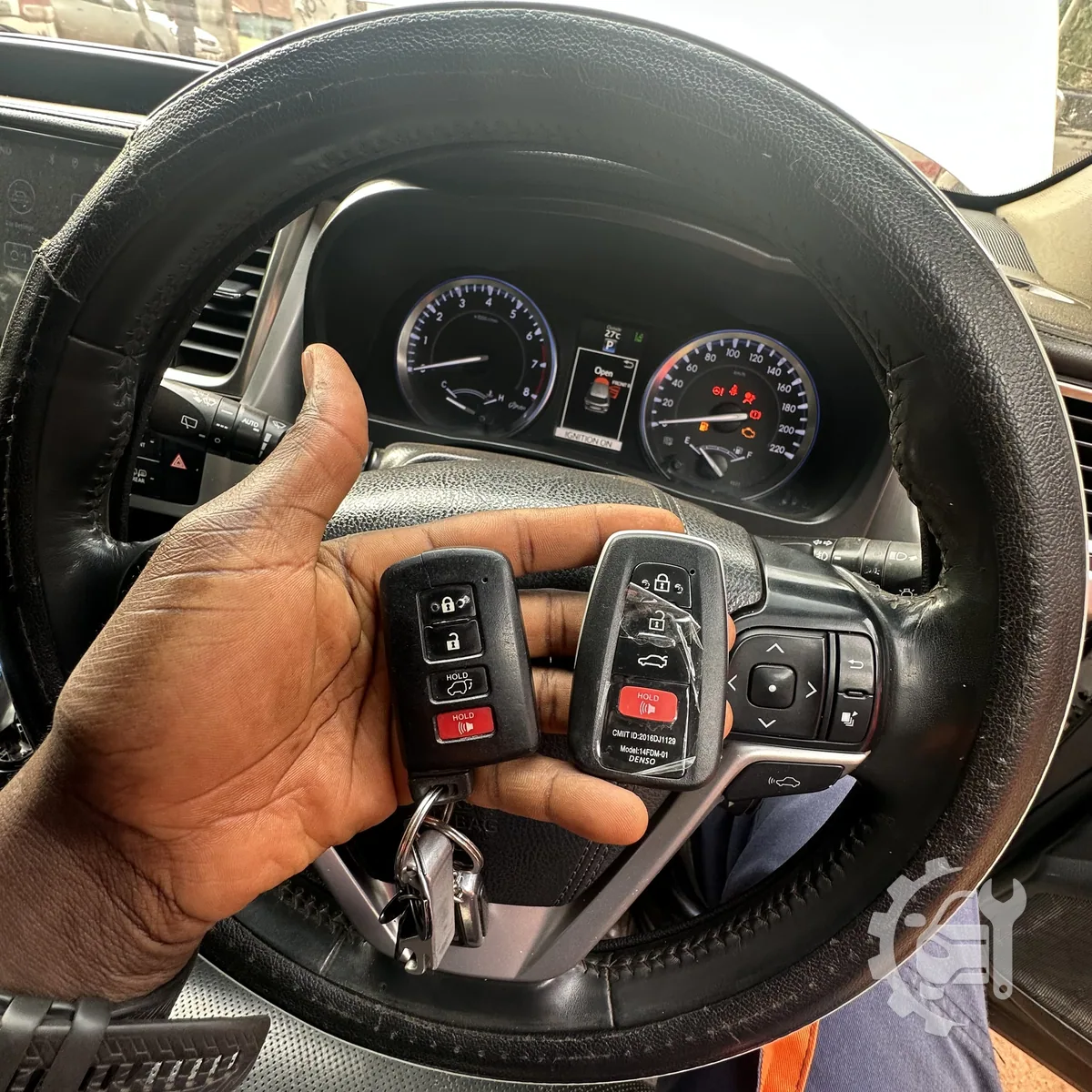 Toyota Kluger key copy and Replacement Services — image 1